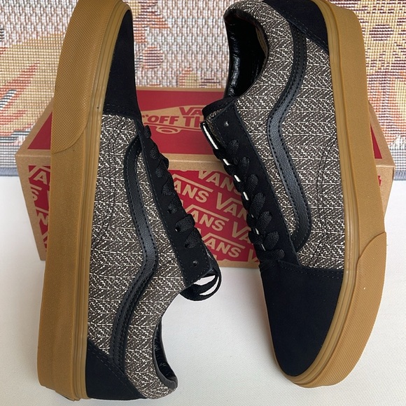 Vans Men’s Old Skool
Herringbone Black/Brown
VN000CP5YS8
Sneakers - Picture 7 of 16